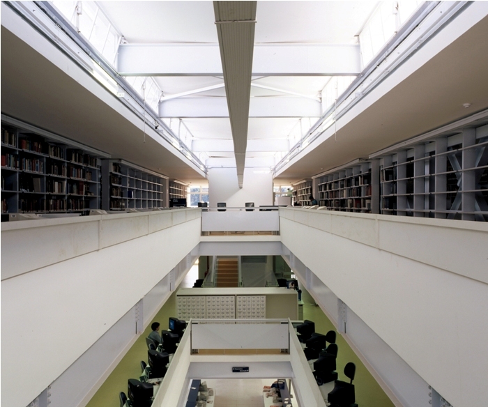 Biblioteca PUC Campinas- vista interna central_Bebete Viegas fotografia.jpg
