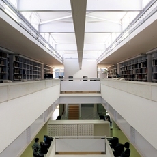 Biblioteca PUC Campinas- vista interna central_Bebete Viegas fotografia.jpg